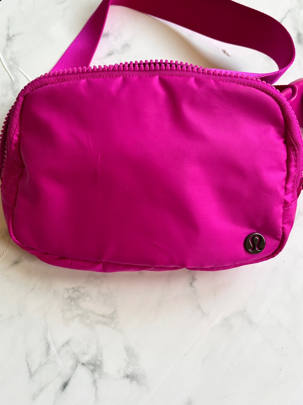 Lululemon everywhere belt bag in sonic pink